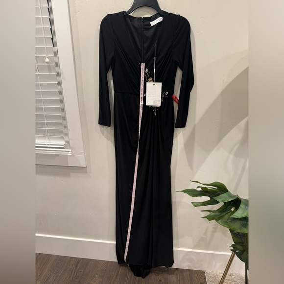 Mac Duggal FAUX WRAP LONG SLEEVE GOWN W/ APPLIQUÉ DETAIL NWT SZ 2✨✨🔥🔥 - Picture 11 of 13